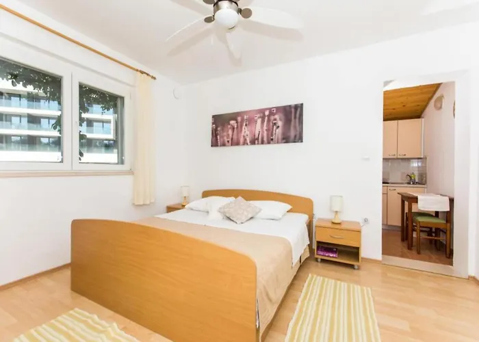 & Jokovic-comfort With Terrace And Partial Sea View Soba 1 Apartment