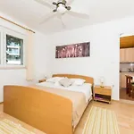 & Jokovic-comfort With Terrace And Partial Sea View Soba 1 Appartamento Mlini