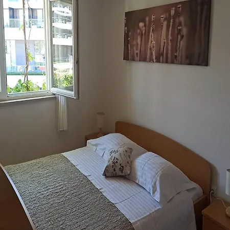 & Jokovic-comfort With Terrace And Partial Sea View Soba 1 아파트 믈리니